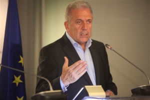 Αβραμόπουλος: Η Κομισιόν αντίθετη σε όσα γράφονται για αποπομπή από τη Σένγκεν