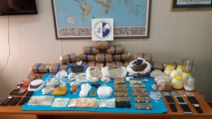 Σύλληψη 5 ατόμων για οργανωμένη διακίνηση ναρκωτικών