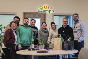 Η οικογένεια της ORO CAMPO έκοψε την βασιλόπιτά της