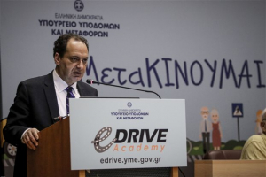 Μετ’ εμποδίων η ρύθμιση Σπίρτζη για τα πρόστιμα του ΚΟΚ σε συνάρτηση με το εισόδημα