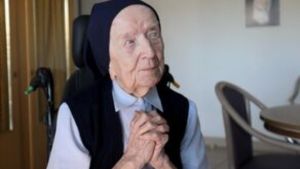 Ο γηραιότερος άνθρωπος της Ευρώπης, μια Γαλλίδα μοναχή, νίκησε την Covid-19 λίγο πριν από τα 117α γενέθλιά της