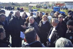 Στα μπλόκα των αγροτών κλιμάκιο της Ελληνικής Λύσης με την Παρθένα Σαββίδου