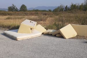 Ένα σαλόνι στον παραλίμνιο δρόμο της Δοϊράνης!