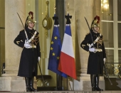 Ολάντ: Πρόσκληση στον Τσίπρα να επισκεφθεί «γρήγορα» το Παρίσι