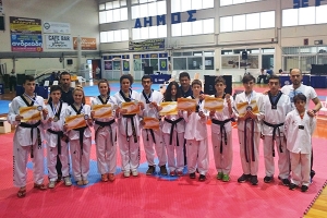 ΤΟΛΜΗ: Οχτώ χρυσά, τρία αργυρά και εφτά χάλκινα