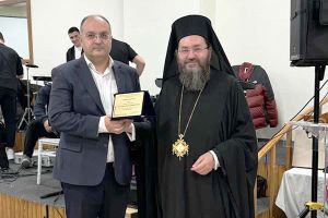 Τιμητική πλακέτα στον Δήμαρχο Κιλκίς από την Ενορία των Πεντεκαίδεκα Ιερομαρτύρων