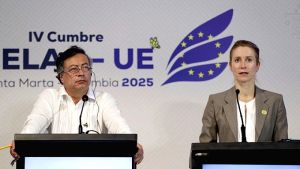 Σύνοδος κορυφής ΕΕ-Λατινικής Αμερικής: 50 χώρες απορρίπτουν τη «χρήση της ισχύος»