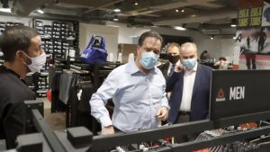 Αυτοψία Γεωργιάδη και Παπαθανάση σε εμπορικό κέντρο της Αθήνας