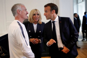 Ο Μακρόν κάνει παιχνίδι... με την Εθνική Γαλλίας