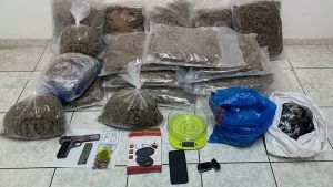 Σύλληψη αλλοδαπού για διακίνηση ναρκωτικών και οπλοκατοχή στη Θεσσαλονίκη