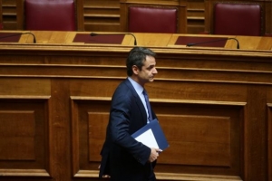 Μητσοτάκης στην Κ.Ο. της Ν.Δ.: Καταρρέουν και παίζουν με τους θεσμούς