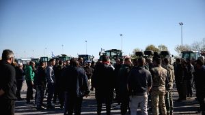 Αποκλεισμός του τελωνείου Ευζώνων: Άνοιξε μετά από τέσσερις ώρες δράσης από αγρότες