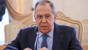 Ο Λαβρόφ δηλώνει πως η Μόσχα επιδιώκει αλλαγή καθεστώτος στο Κίεβο