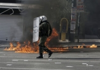 Επιθέσεις με μολότοφ εναντίον διμοιριών των ΜΑΤ στα Εξάρχεια