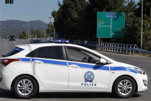 Επίθεση σε αστυνομικούς με μαχαίρι και οξύ κατά τη διάρκεια έξωσης