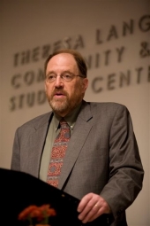 Τζέιμς Γκαλμπρέιθ: «Ολα τα βαριά όπλα ήταν στην άλλη πλευρά»