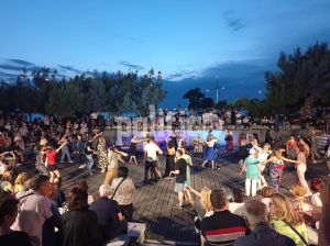 Θεσσαλονίκη: Σε ρυθμούς swing χόρεψαν οι φίλοι της Νέας Παραλίας (ΒΙΝΤΕΟ &amp; ΦΩΤΟ)