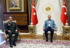 Παραμένει ο στρατηγός Ακάρ στα ηνία των Ενόπλων Δυνάμεων της Τουρκίας
