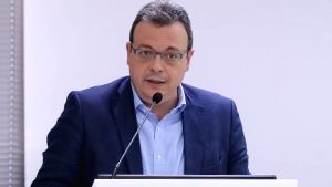 Ο Σωκράτης Φάμελλος αναλύει την πρόταση του ΣΥΡΙΖΑ για τη στέγη, το δημογραφικό και την αποκέντρωση