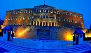 Την Τρίτη τα μεσάνυχτα η ψήφος εμπιστοσύνης στην κυβέρνηση