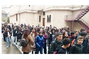 Εκκλησιασμός μαθητών σχολείων στο Ιερό Κοινόβιο Οσίου Νικοδήμου του Αγιορείτου