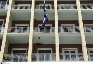 Εισβολή μελών του Ρουβίκωνα στο υπουργείο Εσωτερικών