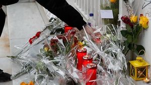 ΚΝΕ: Κατέθεσε λουλούδια στο σημείο της δολοφονίας του 19χρονου