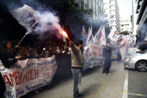 Διαμαρτυρία φοιτητών έξω από το υπουργείο Οικονομικών