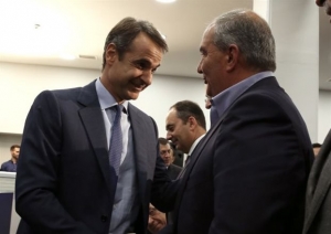 Η κατάρρευση Τσίπρα ενώνει Μητσοτάκη - Καραμανλή