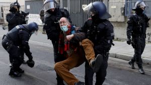 Διαδηλώσεις κατά της χρήσης μάσκας και των περιοριστικών μέτρων σε πολλές γερμανικές πόλεις