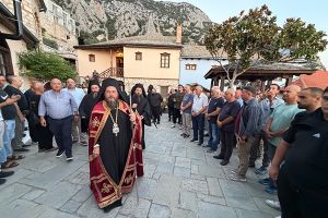Ιερά Αγρυπνία στην Σκήτη της Αγίας Άννης για την εορτή της Κοιμήσεως της