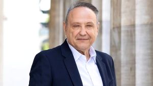 Περιοδεία του δημάρχου στην πασχαλινή αγορά: «Η Θεσσαλονίκη χρειάζεται ενότητα»