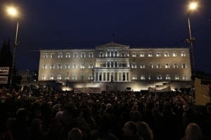 Δεκάδες χιλιάδες στο Σύνταγμα - Συγκεντρώσεις στήριξης των ελληνικών θέσεων σε Ελλάδα και εξωτερικό με σύνθημα: Ανάσα-Αξιοπρέπεια