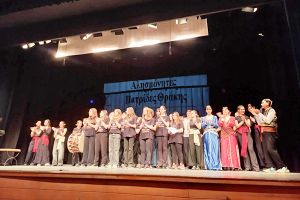 Έσμιξαν οι αξίες της παράδοσης στην παράσταση ‘’Ας κρατήσουν οι χοροί’’