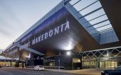 17 μήνες φυλάκιση με αναστολή για τη Βρετανίδα που προκάλεσε αναγκαστική προσγείωση στο αεροδρόμιο «Μακεδονία»