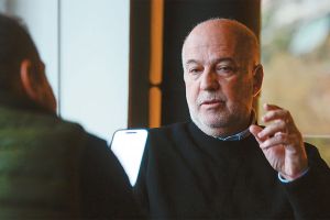 Ο Γιώργος Φλωρίδης στον Δανίκα: «Στις υποκλοπές ο Τσίπρας πήρε την πολιτική μπουκιά του Ανδρουλάκη»