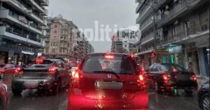 Θεσσαλονίκη | Η βροχή προκάλεσε κυκλοφοριακό κομφούζιο στους δρόμους – Καραμπόλα στον Περιφερειακό