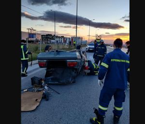 Θεσσαλονίκη: Αυτοκίνητο ανατράπηκε στο Δερβένι – Στο νοσοκομείο ο οδηγός