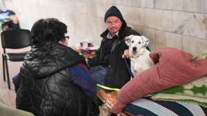Εκατό χιλιάδες άμαχοι βρίσκονται εγκλωβισμένοι στη Μαριούπολη