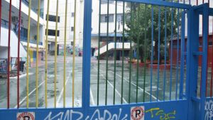 Θετική στον κορωνοϊό εκπαιδευτικός σε σχολεία της Βάρης