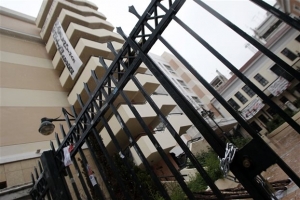 Ενταση και μικροεπεισόδια στη Νομική Σχολή που τελεί υπό κατάληψη