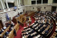 Μάχη στη Βουλή για τις τηλεοπτικές άδειες - Κατά πλειοψηφία οι τροπολογίες