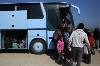 Βέροια: Επεισοδιακή η άφιξη των πρώτων προσφύγων - Εντονες οι αντιδράσεις των κατοίκων