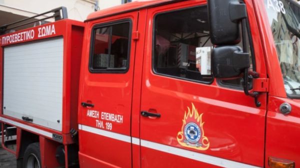Έσβησε η φωτιά σε αποθήκη με πέλλετ στο κέντρο της Θεσσαλονίκης