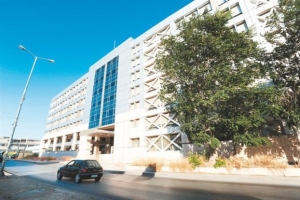 «Κόφτης» διαρκείας στο Δημόσιο για εξοικονόμηση δαπανών
