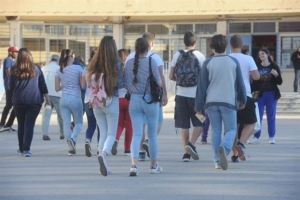 Βέλη προς Φίλη και για το μάθημα της Ιστορίας