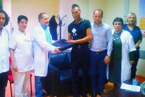 Προσφορά υπολογιστή στο Σταθμό Αιμοδοσίας