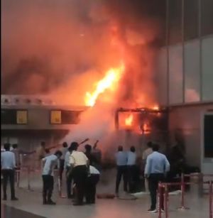 Πυρκαγιά ξέσπασε σε αεροδρόμιο της Καλκούτας