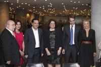 Τα ζεύγη Τσίπρα και Μητσοτάκη στο επίσημο δείπνο προς τιμήν του γγ του ΟΗΕ