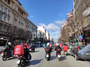Αριστοτέλους: Μηχανοκίνητη πορεία εργαζομένων του επισιτισμού (vid &amp; pics)